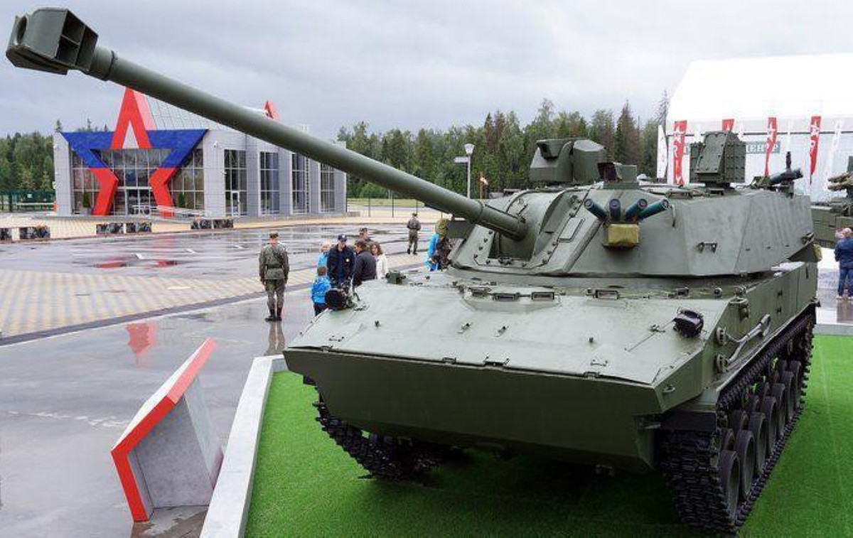 Điều dễ nhận thấy trên hệ thống cối tự hành 2S42 là chúng được trang bị chụp bù giật khá lớn để tăng khả năng chính xác của viên đạn bắn đi.