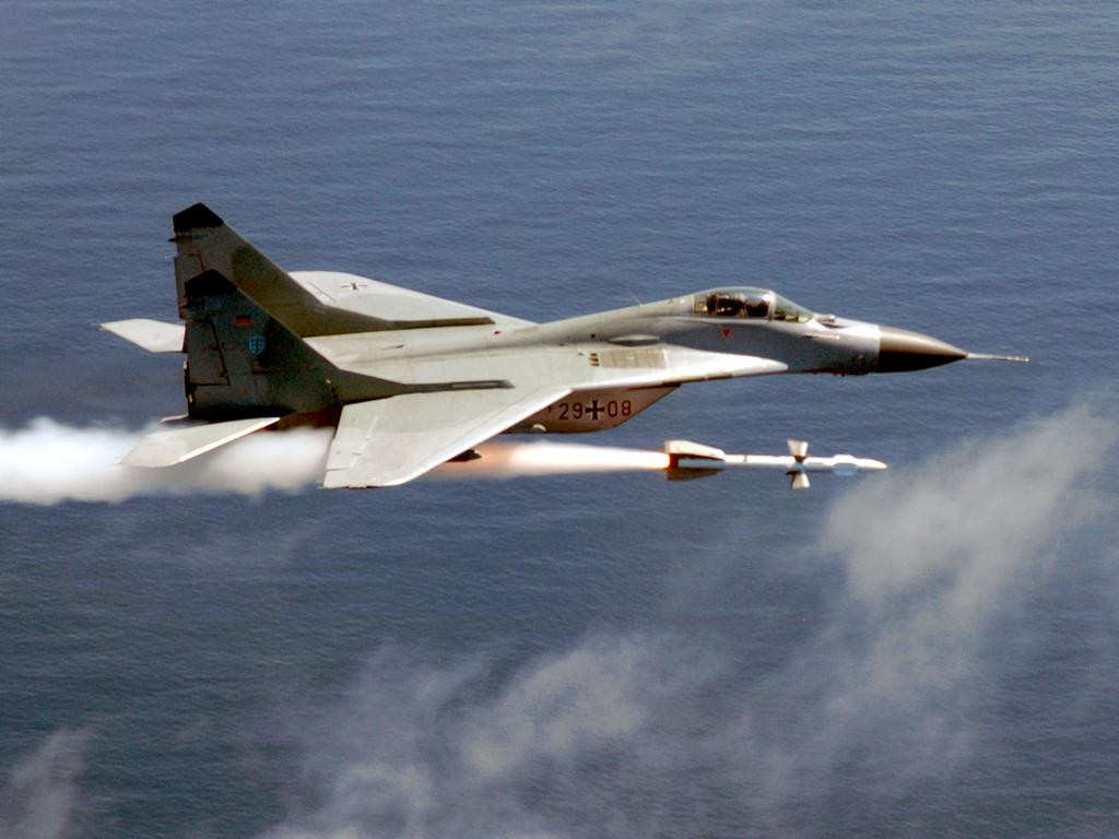 Ngoài 35 chiến đấu cơ MiG-29, Không quân Ukranie hiện tại còn đang sở hữu 33 tiêm kích đa năng Su-27, tuy nhiên trong số này có tới 6 chiếc đã được cải biên lại, chỉ sử dụng cho nhiệm vụ huấn luyện. Nguồn ảnh: Avia.