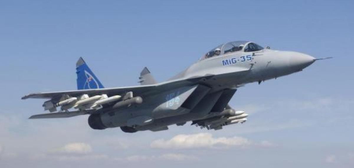 Cặp động cơ RD-33MK nâng cấp với vector kiểm soát lực đẩy 3 chiều (3D TVC) giúp MiG-35 có khả năng siêu cơ động, điều này khiến đối phương gặp vô vàn khó khăn trong việc đánh bại nó.