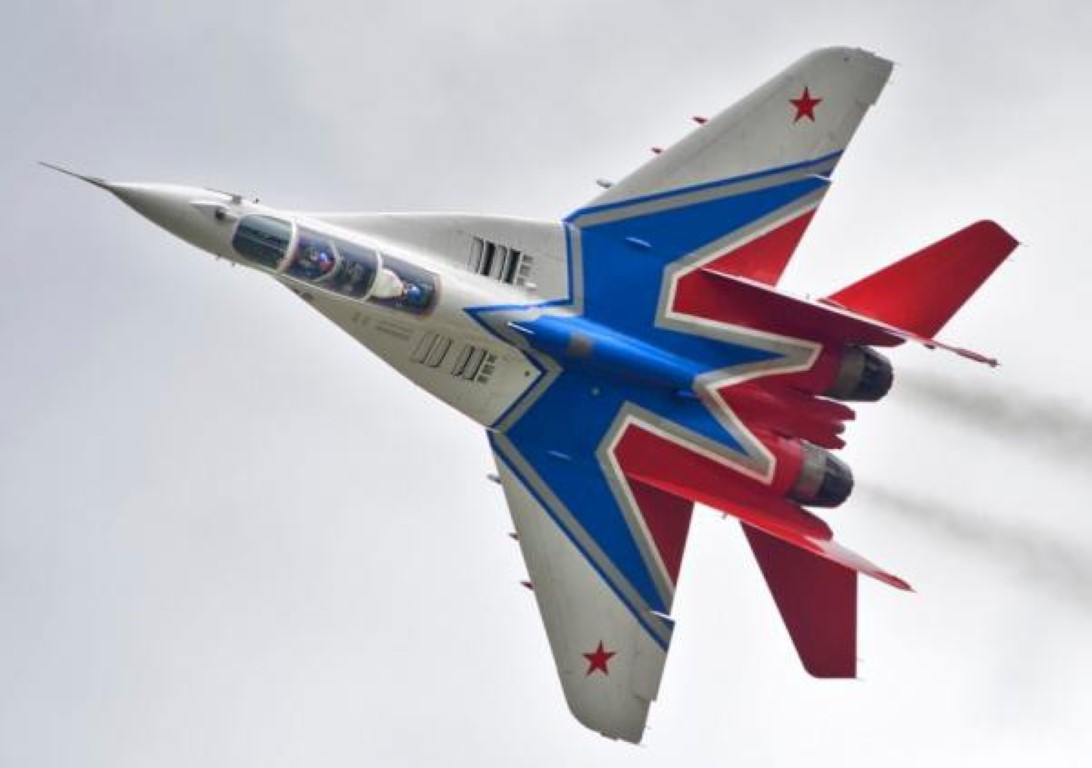 Radar này có khả năng phát hiện máy bay địch ở cự ly lên tới 120 km, hệ thống định vị quang - điện tử OEPS-29 với khả năng chỉ định mục tiêu gắn trên mũ bảo hiểm cho phép phi công thực hiện cuộc tấn công chính xác với tốc độ cực nhanh.