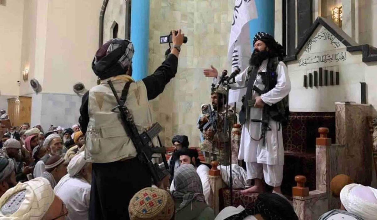 Cuộc tranh cãi được cho bắt đầu từ chia rẽ quanh việc thành viên Taliban nào cần được ghi công sau khi nhóm kiểm soát Afghanistan.