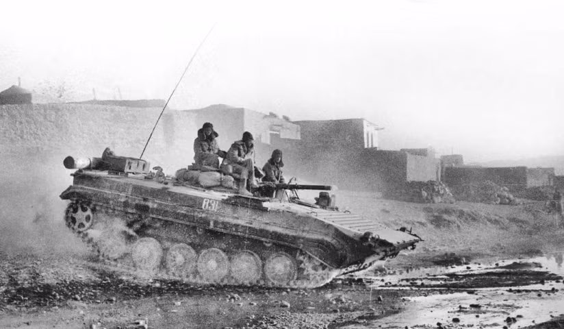 Sau khi Mujahideen tan rã thành hai lực lượng chính là Taliban và Liên minh Phương Bắc, lúc này dòng xe chiến đấu bộ binh BMP-1 lại bị chia đôi.