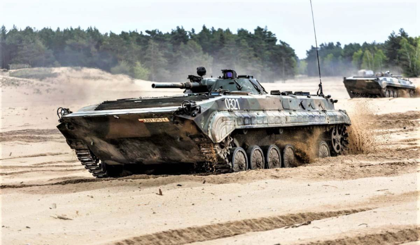 Với thiết kế giống như một mẫu xe tăng hạng nhẹ nhưng lại được vũ trang tốt hơn cùng với khả năng chuyển quân, các tướng lĩnh Liên Xô lúc đó đã mở ra một khái niệm mới cho lực lượng tăng thiết giáp.