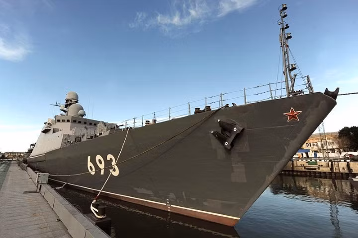 Chưa kể tới việc, Nga là quốc gia thiết kế ra loại tàu chiến này nên nghiễm nhiên, Moscow có quyền xếp nó vào hàng hộ vệ hạm hoặc khinh hạm, tùy theo học thuyết hải quân của nước này.