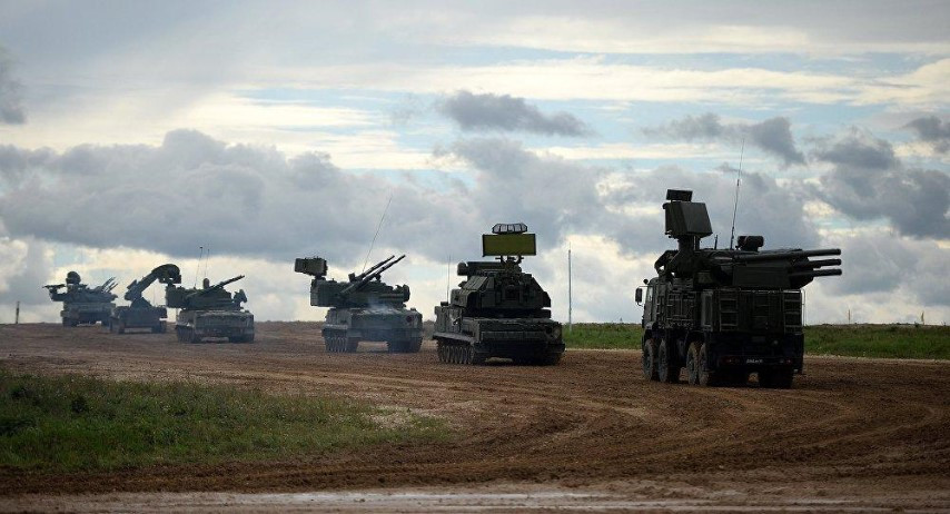 Trước đó Nga cũng phải điều động nhiều hệ thống Tor-M2U sang Syria để thay thế vai trò của hệ thống Pantsir-S1 nhằm bảo vệ căn cứ cũng như hàng rào tầm thấp cho S-400.