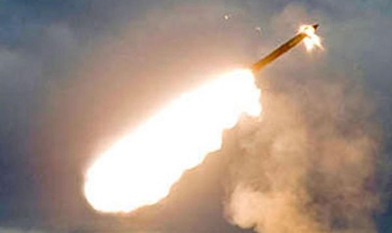 Tor-M2U còn được trang bị đồng bộ các khí tài bảo đảm và phục vụ chiến đấu, bao gồm cả khí tài chiến đấu mô phỏng để huấn luyện kíp trắc thủ.