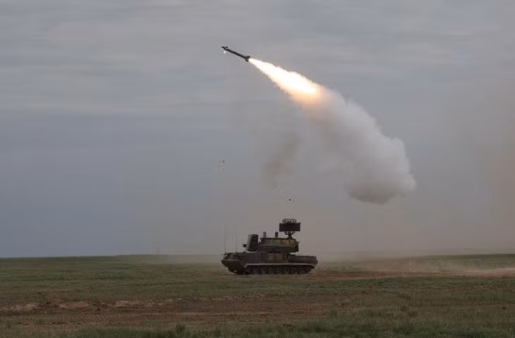 Giới quan sát nhận định việc Nga bất ngờ chuyển giao hệ thống Tor-M2U cho Syria có thể do gần đây Israel tái khởi động các cuộc không kích vào Syria.