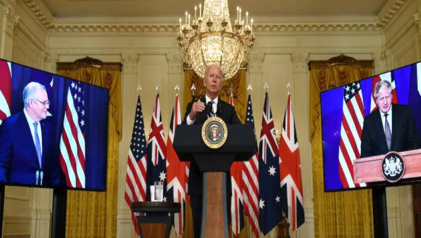 Bên cạnh đó, Australia sẽ khó sử dụng tàu ngầm hạt nhân ở ngoài khơi bờ biển Đông và Đông Nam Á, vì địa hình tại đây khá nông và đáy biển cấu tạo phức tạp (đây được xem là nguyên nhân dẫn đến vụ việc tàu ngầm hạt nhân USS Connecticut Mỹ gặp nạn mới đây.