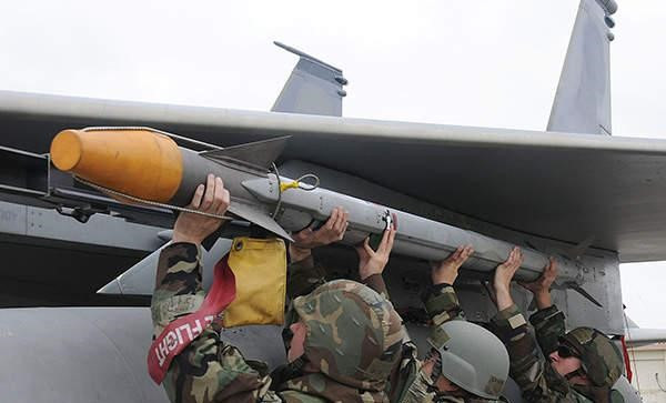 Tên lửa có chiều dài 3 m, đường kính 0,127 m, sải cánh 0,44 m, trọng lượng 85 kg, tầm bắn tối đa 35 km.