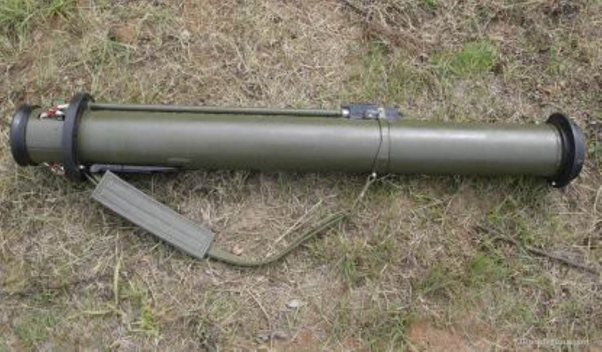 Ống phóng (kiêm luôn ống bảo quản) của các loại súng chống tăng dùng 1 lần thường được chế tạo từ nhựa cường lực bằng sợi thuỷ tinh có nắp đậy bảo vệ bằng cao su.