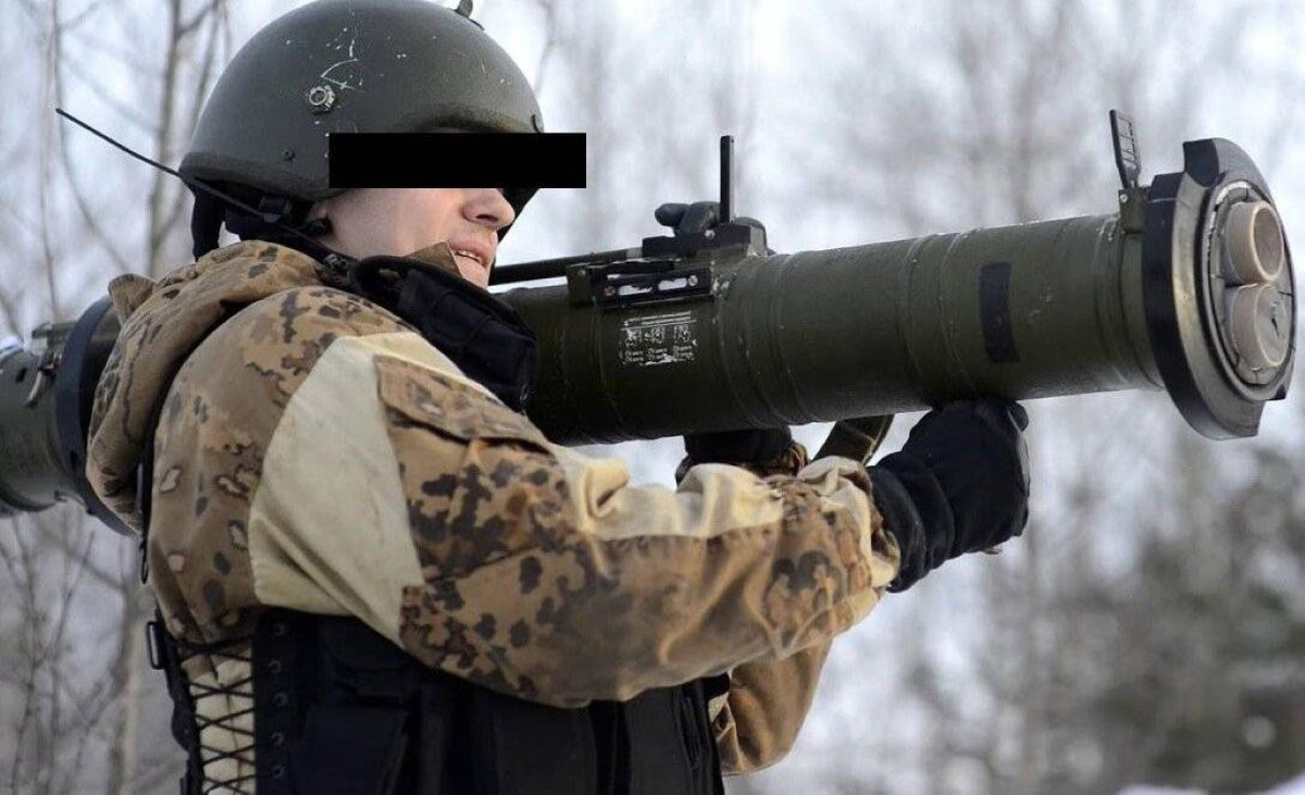 RPG-27 là loại súng chống tăng dùng 1 lần với nhiều đặc tính ưu việt như cấu tạo đơn giản, tương đối gọn nhẹ, sức công phá lớn, rất dễ sử dụng.