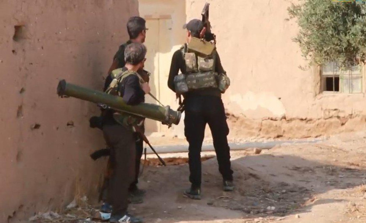 RPG-27 được thiết kế nhằm khắc phục nhược điểm không xuyên được giáp phản ứng nổ của các thế hệ RPG dùng một lần trước đó như RPG-18/22/26.