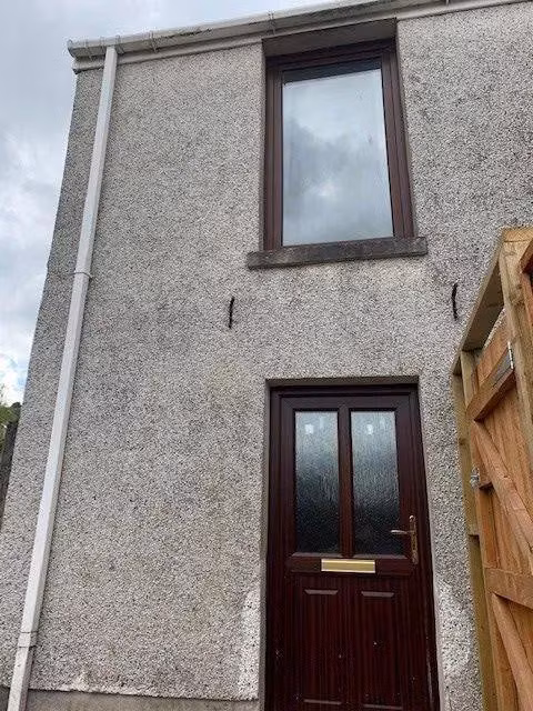 Soc: Can nha 2 tang co vuon rong bao quanh duoc rao ban 3,2 trieu dong