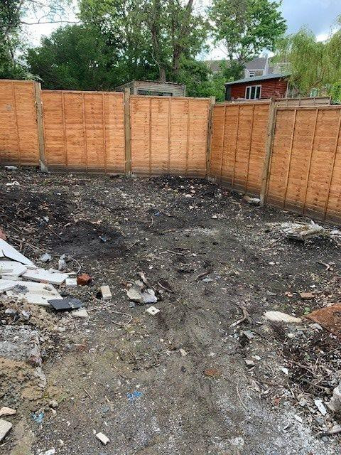 Soc: Can nha 2 tang co vuon rong bao quanh duoc rao ban 3,2 trieu dong-Hinh-4