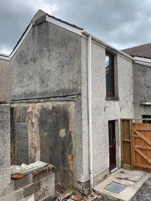 Soc: Can nha 2 tang co vuon rong bao quanh duoc rao ban 3,2 trieu dong-Hinh-2