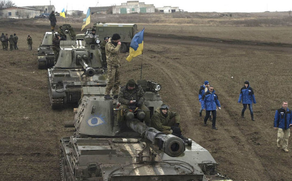 Các quốc gia khác, đặc biệt là những nước NATO và Ukraine, hoàn toàn không có quyền cản trở việc Nga di chuyển quân, khí tài, thiết bị quân sự bên trong lãnh thổ nước này.