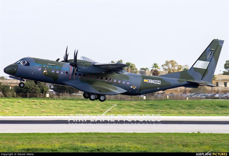 Ước tính có hơn 100 chiếc đã được xuất xưởng và biên chế cho 30 quốc gia trong đó có Việt Nam.