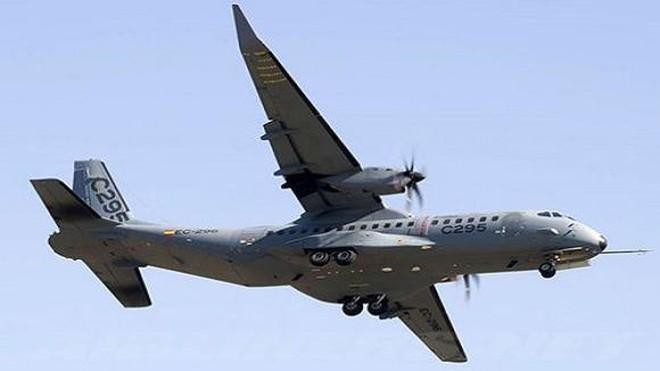 Đây là cấu hình chiến đấu chưa từng thấy trên dòng vận tải cơ này, dường như là nỗ lực của Airbus nhằm phát triển biến thể C-295 vũ trang để đáp ứng yêu cầu của khách hàng tiềm năng.