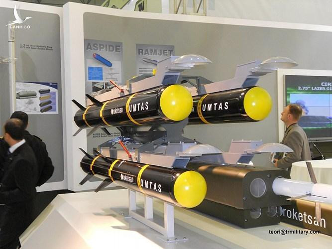 Phiên bản C-295 vũ trang hạng nhẹ có cụm FITS tháo rời và hai súng máy 12,7 mm điều khiển thủ công từ cửa hàng khoang hàng phía sau. Ngoài ra có thể mang theo các cấu hình của tên lửa chống tăng UMTAS.