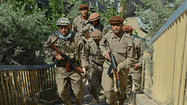 Sự sụp đổ của Quân đội chính phủ Afghanistan cho thấy toàn bộ các lực lượng thân cận do Mỹ tạo ra mong manh đến mức nào: 300 nghìn binh sĩ "được huấn luyện và trang bị đến tận răng" bỏ chạy trước 80 nghìn chiến binh Taliban.