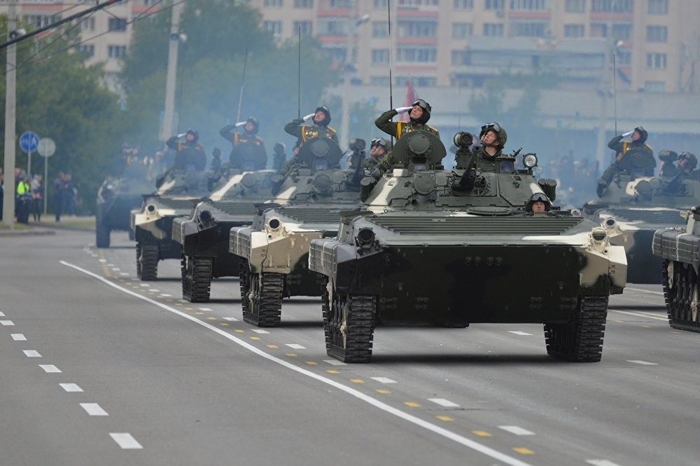 Tới nay, quân đội nước này vẫn còn sở hữu nhiều loại vũ khí cũ, như xe tăng chủ lực T-62, T-55; xe chiến đấu bộ binh BMP-1, BMP-1 hay BMD-1.