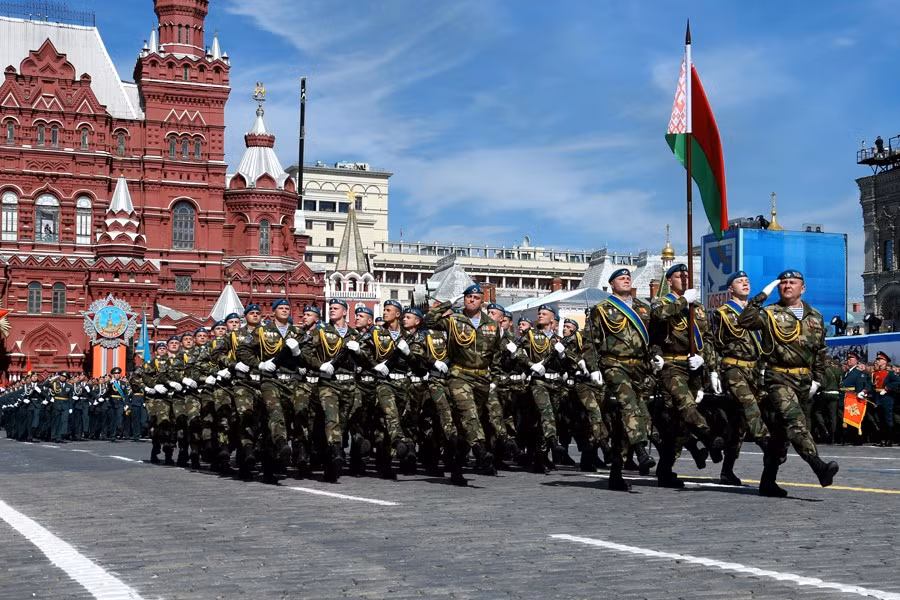 Đây cũng là lý do, Belarus luôn duy trì lực lượng quân sự thường trực ở quy mô lớn, sẵn sàng tham gia nhiều cuộc tập trận chung với Nga để tăng cường khả năng phòng thủ.