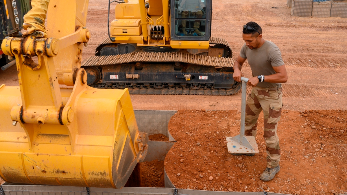 Hãng tin AFP trích thông báo của Tổng thống Pháp hôm 2/1 cho biết, hai quân nhân Pháp đã hy sinh ở đông bắc Mali do dính mìn. Nguồn ảnh: TA.