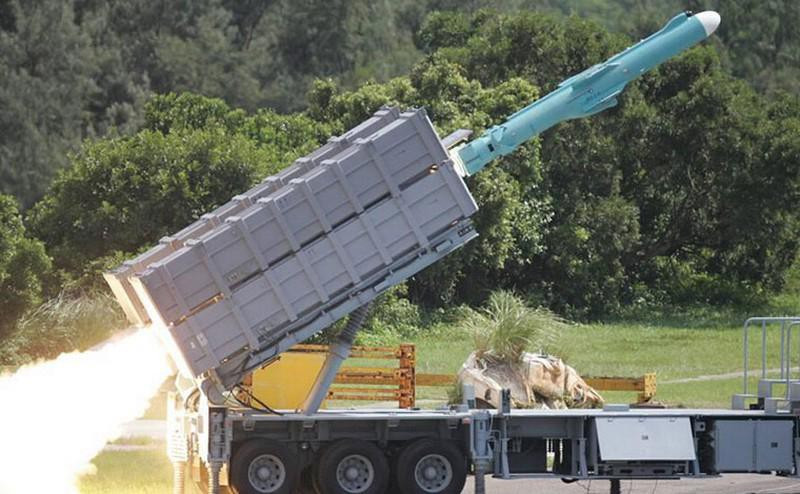 Trong đó đáng kể nhất là tầm bắn, dù lãnh đạo quân đội vùng lãnh thổ Đài Loan cho biết loại tên lửa này có thể vươn tới mục tiêu cách xa 600km, tuy nhiên nhiều phân tích cho rằng loại tên lửa này có thể đạt tới tầm bắn 1000km.