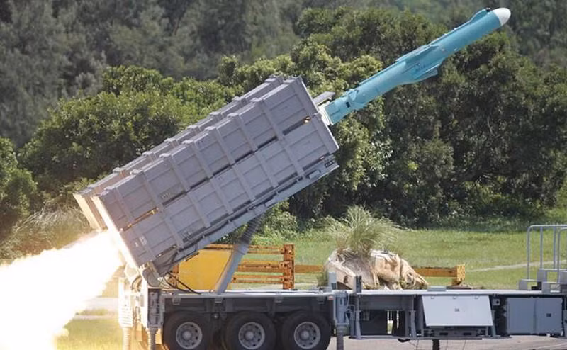 Trong đó đáng kể nhất là tầm bắn, dù lãnh đạo quân đội vùng lãnh thổ Đài Loan cho biết loại tên lửa này có thể vươn tới mục tiêu cách xa 600km, tuy nhiên nhiều phân tích cho rằng loại tên lửa này có thể đạt tới tầm bắn 1000km.