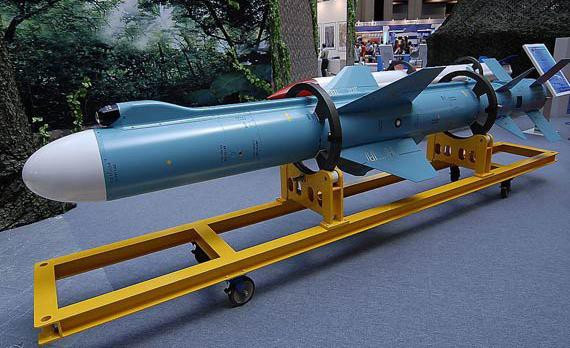 Tên lửa hành trình chống hạm Hùng Phong IIE là biến thể nâng cấp từ tên lửa Hùng Phong II do Đài Loan tự thiết kế chế tạo.