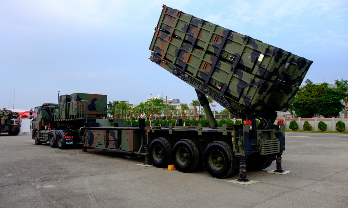 Tốc độ bay cận âm Mach 0,85, lắp đầu nổ nặng 180kg.