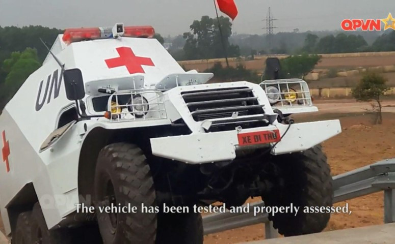 Trên tờ Bình luận quân sự của Nga mới đây đã xuất hiện hình ảnh một chiếc xe thiết giáp BTR-152 được Việt Nam hoán cải cho nhiệm vụ đặc biệt. Xe đã tháo bỏ súng máy, lắp mui kín cao hơn hẳn so với nguyên bản và sơn màu trắng cùng phù hiệu chữ thập đỏ bên hông.