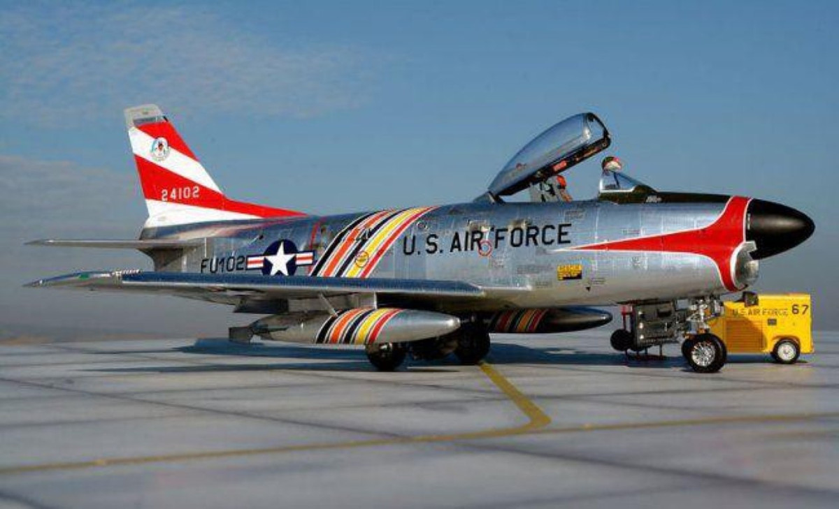 F-86 Sabre xứng đáng là lưỡi kiếm sắc bén của Phương Tây trong những năm đầu chiến tranh lạnh cho đến khi những máy bay chiến đấu vượt trội của Liên Xô ra đời.