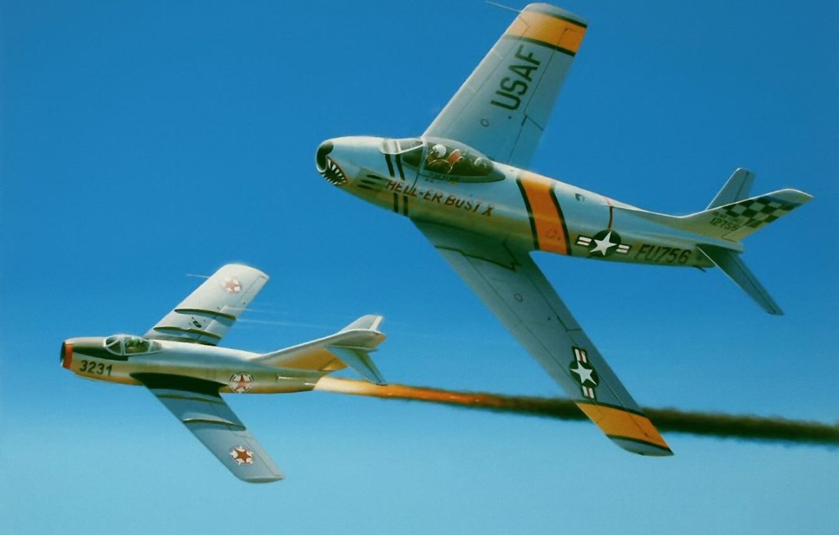 Các trận không chiến nổi tiếng nhất giữa MiG-15 và F-86 diễn ra ở khu vực "Mig Alley" ở miền bắc Triều Tiên. Tại đây, các tiêm kích này thường đọ sức tay đôi trong các trận chiến một mất một còn, đánh dấu sự ra đời của hình thức không chiến đầu tiên giữa các máy bay phản lực trên thế giới.