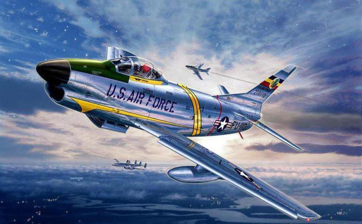 Phiên bản F-86K là máy bay đánh chặn trong mọi thời tiết. F-86K từ bỏ trang bị tên lửa của máy bay chiến đấu F-86D và thay bằng pháo hàng không 20mm, sau này được trang bị thêm tên lửa không đối không tầm nhiệt.