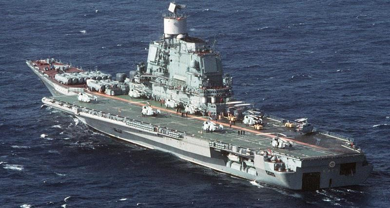 Mỗi tuần dương hạm hàng không này có khả năng triển khai từ 12-14 tiêm kích hạm Yak-38.