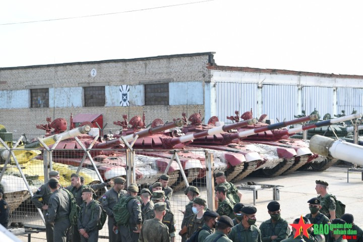 Cách Vladivostok vài múi giờ, là thao trường Alabino - nơi sẽ diễn ra nội dung thi đấu xe tăng hành tiến, đội tuyển xe tăng của Việt Nam cũng đã sẵn sàng những khâu chuẩn bị cuối cùng.