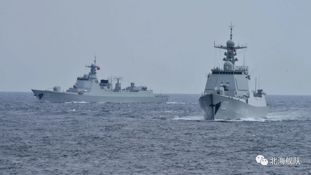 Hai tàu khu trục lớp Type 052D mang tên Tề Tề Cáp Nhĩ (121) và Đường Sơn (122) được Trung Quốc âm thầm cho gia nhập lực lượng hải quân hồi giữa năm 2020 vừa rồi. Nguồn ảnh: Sina.