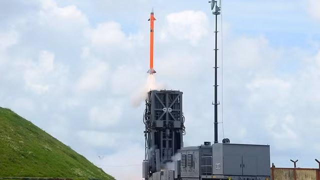 Căn cứ vào đoạn video giới thiệu, có thể thấy khoảnh khắc phóng tên lửa phòng không Barak-8 do Israel sản xuất. Vũ khí này đã được tin cậy hơn hẳn những hệ thống S-300PMU-2 do Nga sản xuất trong Quân đội Azerbaijan.