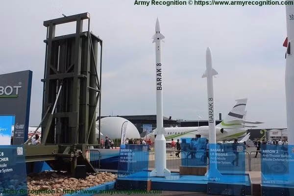 Khi lắp thêm tầng đẩy phụ, tên lửa Barak-8 sẽ đạt tới tầm bắn 100 km, nó được tối ưu hóa để bắn hạ mục tiêu đang lao thẳng vào mình cho nên không yêu cầu phải có vận tốc quá lớn.