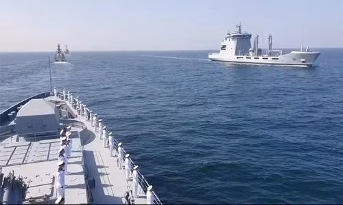 Nhóm tàu Hải quân Nga gồm hộ vệ hạm Đô đốc Grigorovich, tàu tuần tra Dmitry Rogachev và tàu kéo cứu hộ SB-739 tham gia tập trận hải quân chung trên biển AMAN 2021 do Pakistan tổ chức trên biển Arab ngày 15-16/2. Cuộc diễn tập có sự tham gia của 45 quốc gia, bao gồm Mỹ, Anh và Trung Quốc.