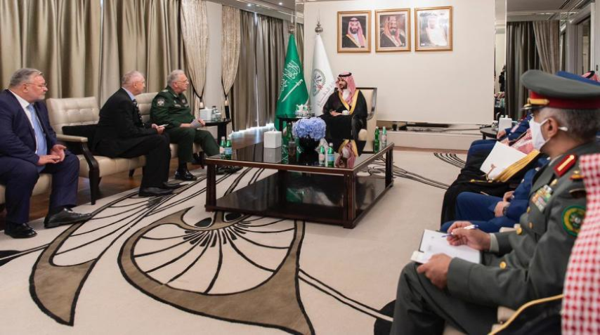 “Vị quan chức này dẫn đầu phái đoàn quân sự cấp cao tới Nga và thảo luận về những phương thức hợp tác song phương trong lĩnh vực quân sự và quốc phòng", Defense Arabia nói rõ.
