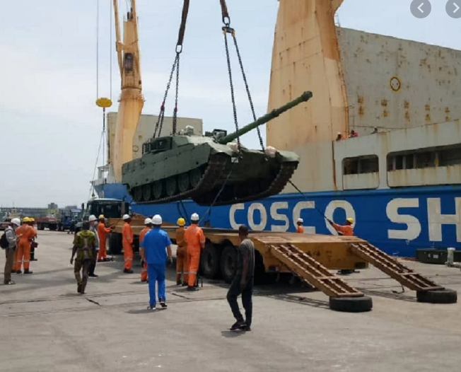 Ngoài ra, quốc gia thứ ba đã đặt hàng xe tăng VT4 từ Trung Quốc đó là Pakistan. Hiện tại Pakistan đã đặt 176 xe tăng VT4 và có kế hoạch đặt mua tổng cộng 300 chiếc trong tương lai.