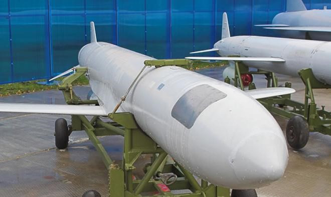 Vào thời điểm đó, Mỹ không muốn tự nhiên sinh ra một cường quốc hạt nhân có thể hợp tác với Nga để đối phó với mình, còn Moscow cũng không muốn có mối lo hạt nhân lớn sát nách phía Tây, châu Âu cũng hoảng hồn với mối lo hạt nhân bên sườn phía Đông.