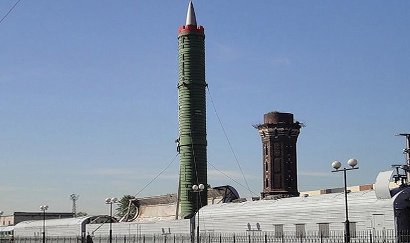 Ông Leonid Kravchuk nói thêm rằng ngoài áp lực từ bên ngoài, còn có những vấn đề nội bộ, chủ yếu là vấn đề kinh tế, vì không có tiền để duy trì một quân đội khổng lồ với năng lực hạt nhân hủy diệt như thế.