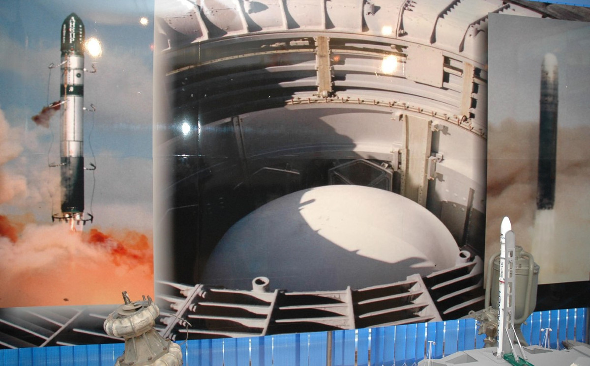 Năm 2001, đã diễn ra đợt tiêu hủy cuối cùng các bệ phóng trong các giếng phóng tên lửa đạn đạo liên lục địa. Các máy bay ném bom chiến lược Tu-160 và Tu-95MS một phần được trao đổi cho Nga, một phần bị phá hủy không thương tiếc.