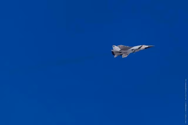 Nếu thực sự như vậy thì vũ khí mới sẽ được trang bị cho cả tiêm kích chiến thuật chứ không chỉ dành cho máy bay ném bom chiến lược như suy đoán ban đầu.