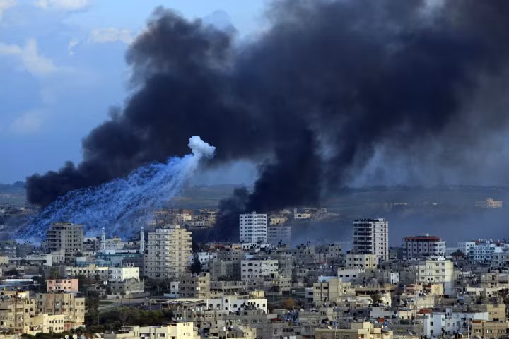 Thực tế thì trong cuộc xung đột ở dải Gaza, vũ khí phốt-pho cũng từng nhiều lần được sử dụng, bất chấp việc cộng đồng quốc tế kịch liệt lên án loại vũ khí này.