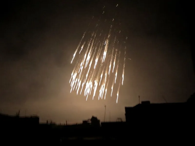 Các cường quốc quân sự khác trên thế giới như Mỹ hay Trung Quốc, từ lâu đã không còn sử dụng các loại vũ khí có nguồn gốc từ phốt-pho, để đảm bảo tính nhân đạo ngay cả trong điều kiện chiến tranh.