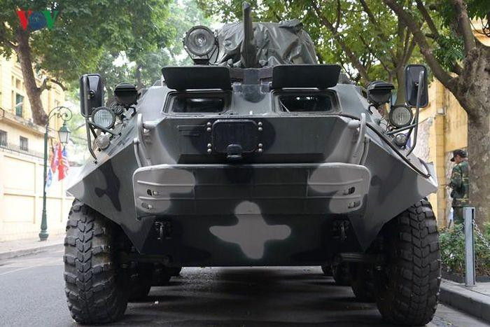 Ngoài ra xe bọc thép BTR-152 bánh lốp và mui trần cũ hơn cũng vẫn còn trong biên chế. Bên cạnh đó còn có xe địa hình GAZ-59037 được tạo ra trên cơ sở thiết giáp BTR-80 dùng trong chức năng tìm kiếm cứu nạn.